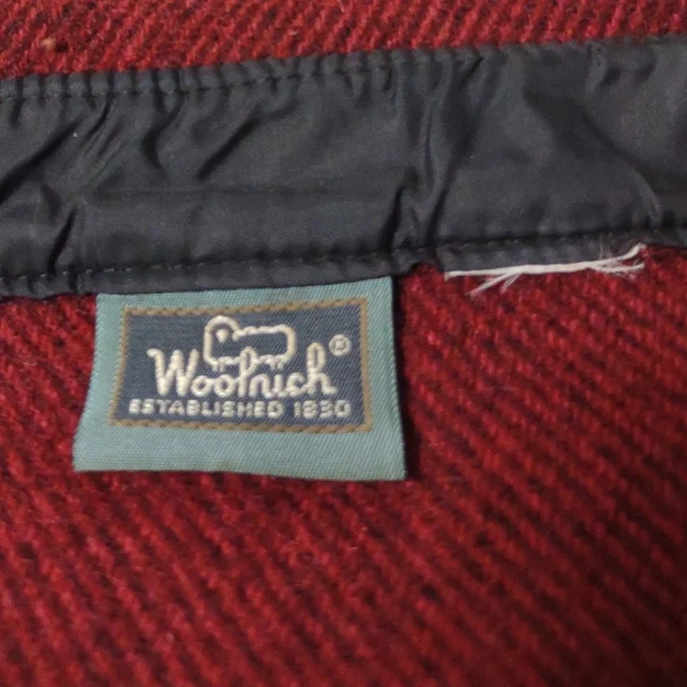 VINTAGE WOOLRICH BUTTON DOWN SHIRT SIZE XL BUTTON UP RED BLACK KNIT HERRINGBONE - Picture 3 of 6